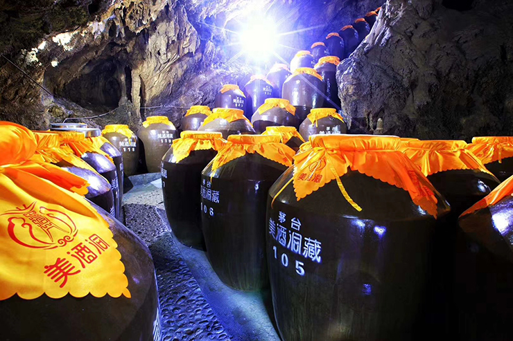 美酒洞5年基酒储存区